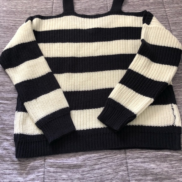 Open shoulder sweater - Picture 3 of 5